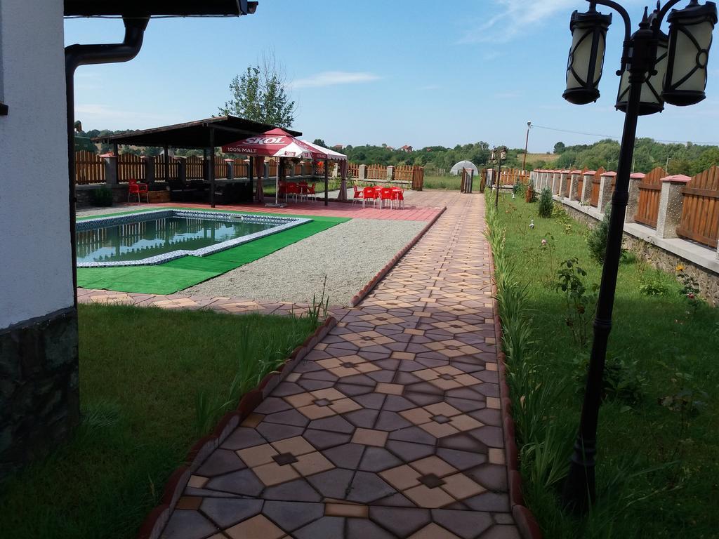 Готель Casa Robi Pestisani Екстер'єр фото