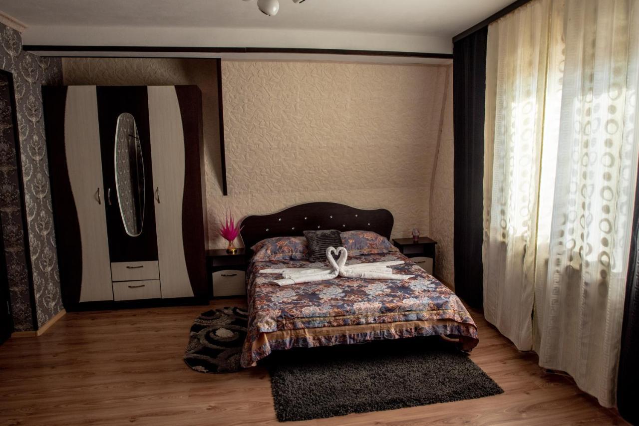 Готель Casa Robi Pestisani Екстер'єр фото