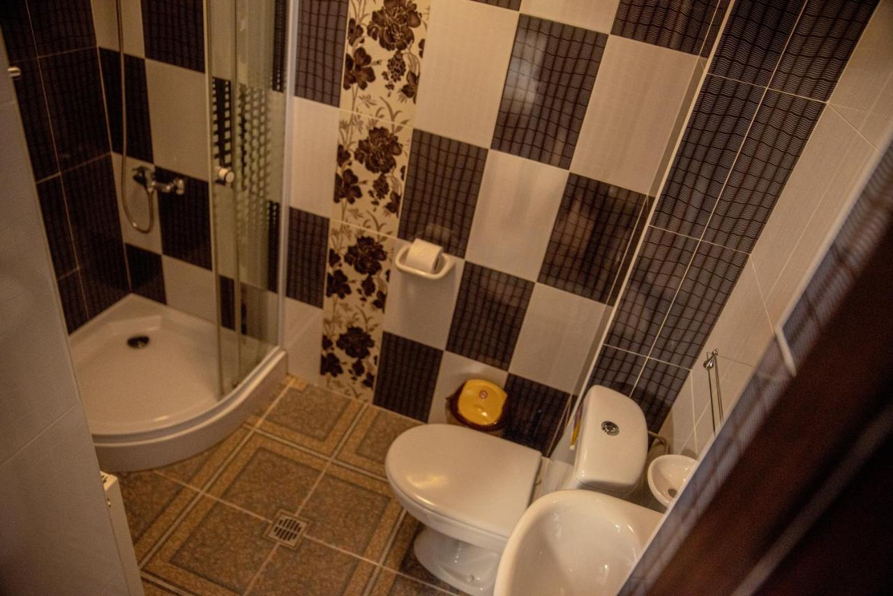 Готель Casa Robi Pestisani Екстер'єр фото