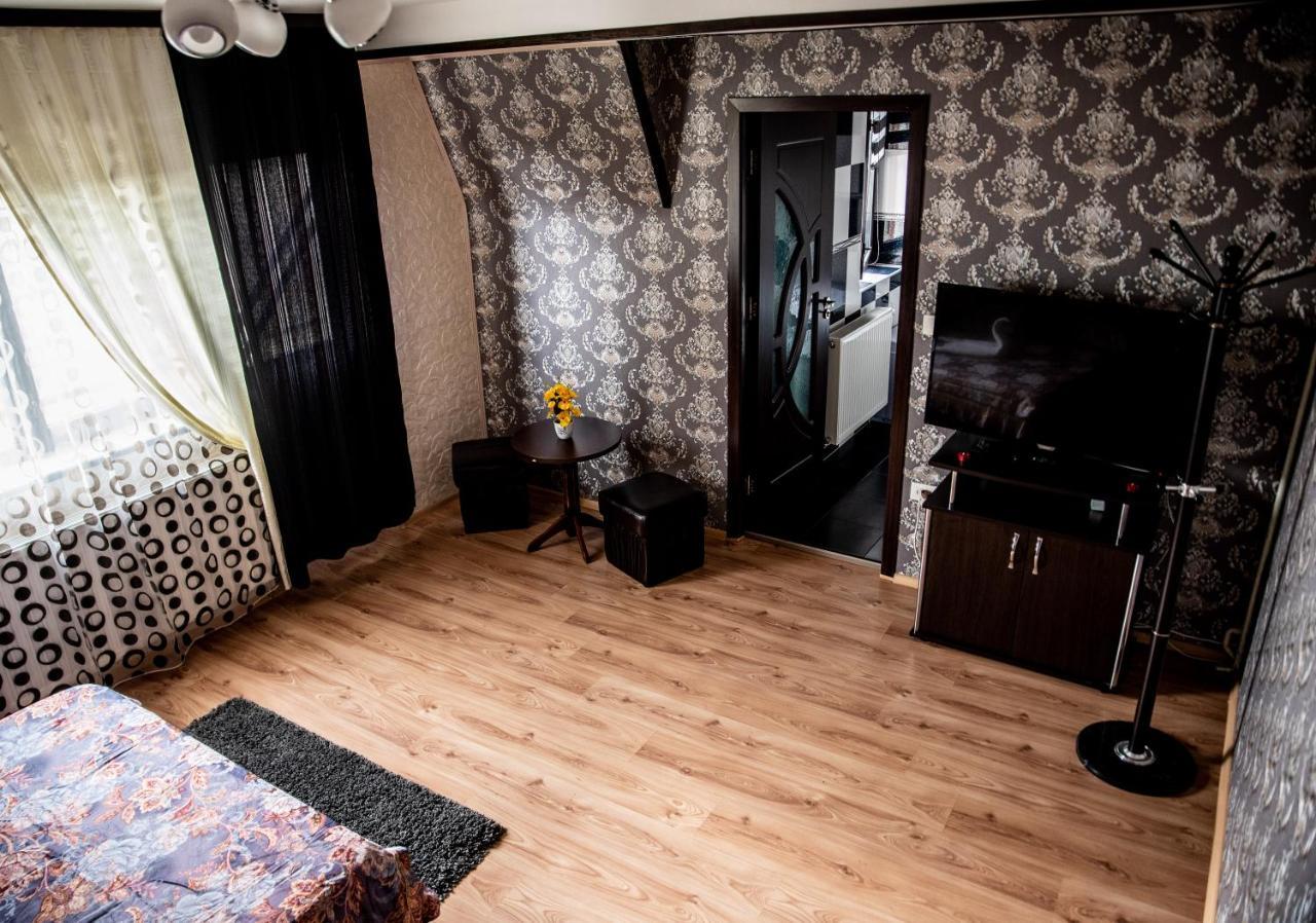 Готель Casa Robi Pestisani Екстер'єр фото