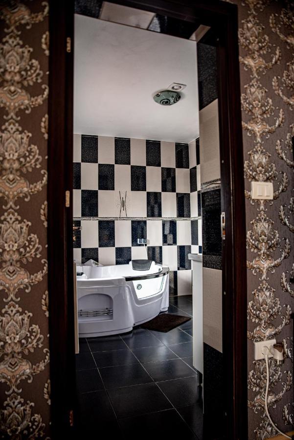 Готель Casa Robi Pestisani Екстер'єр фото