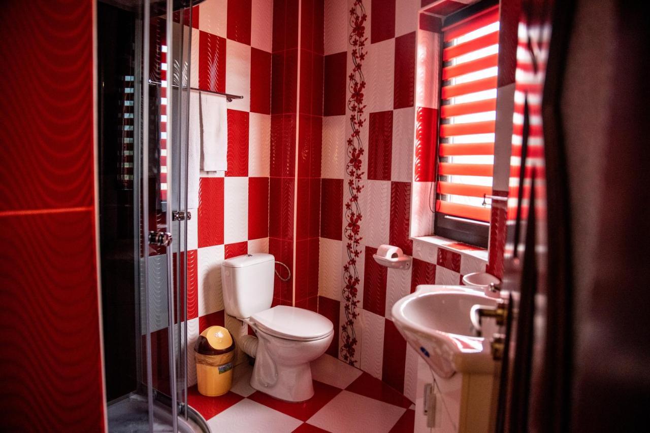 Готель Casa Robi Pestisani Екстер'єр фото