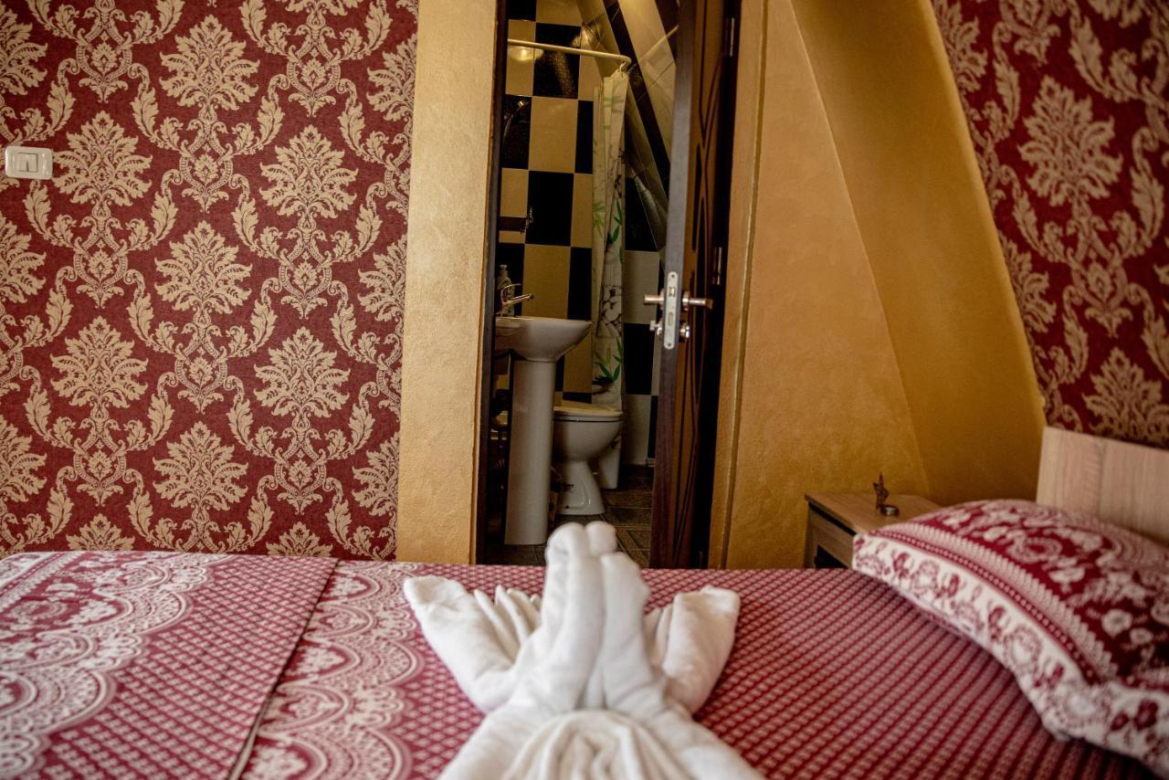 Готель Casa Robi Pestisani Екстер'єр фото