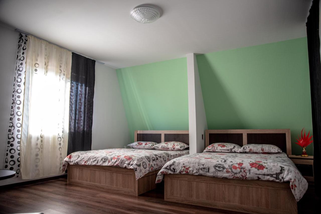 Готель Casa Robi Pestisani Екстер'єр фото