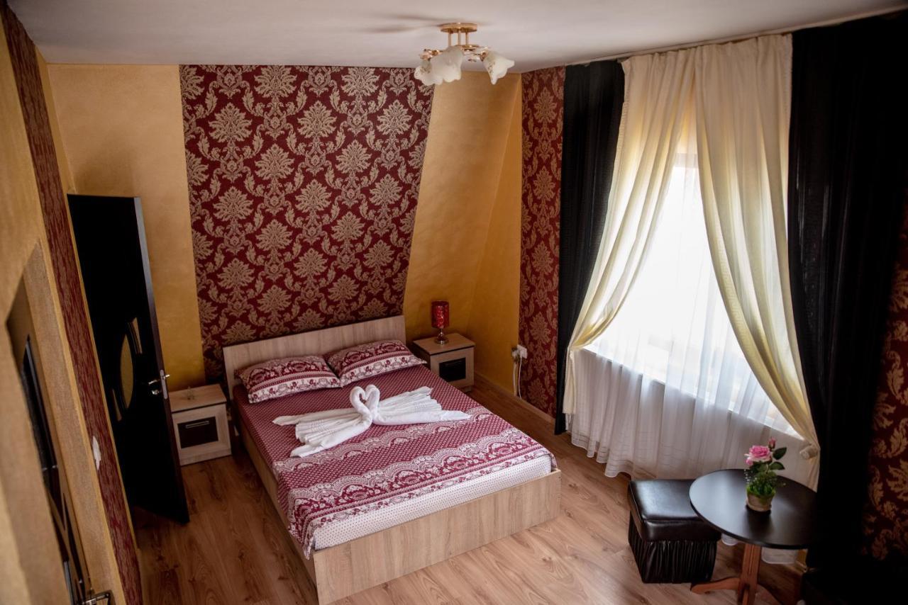 Готель Casa Robi Pestisani Екстер'єр фото