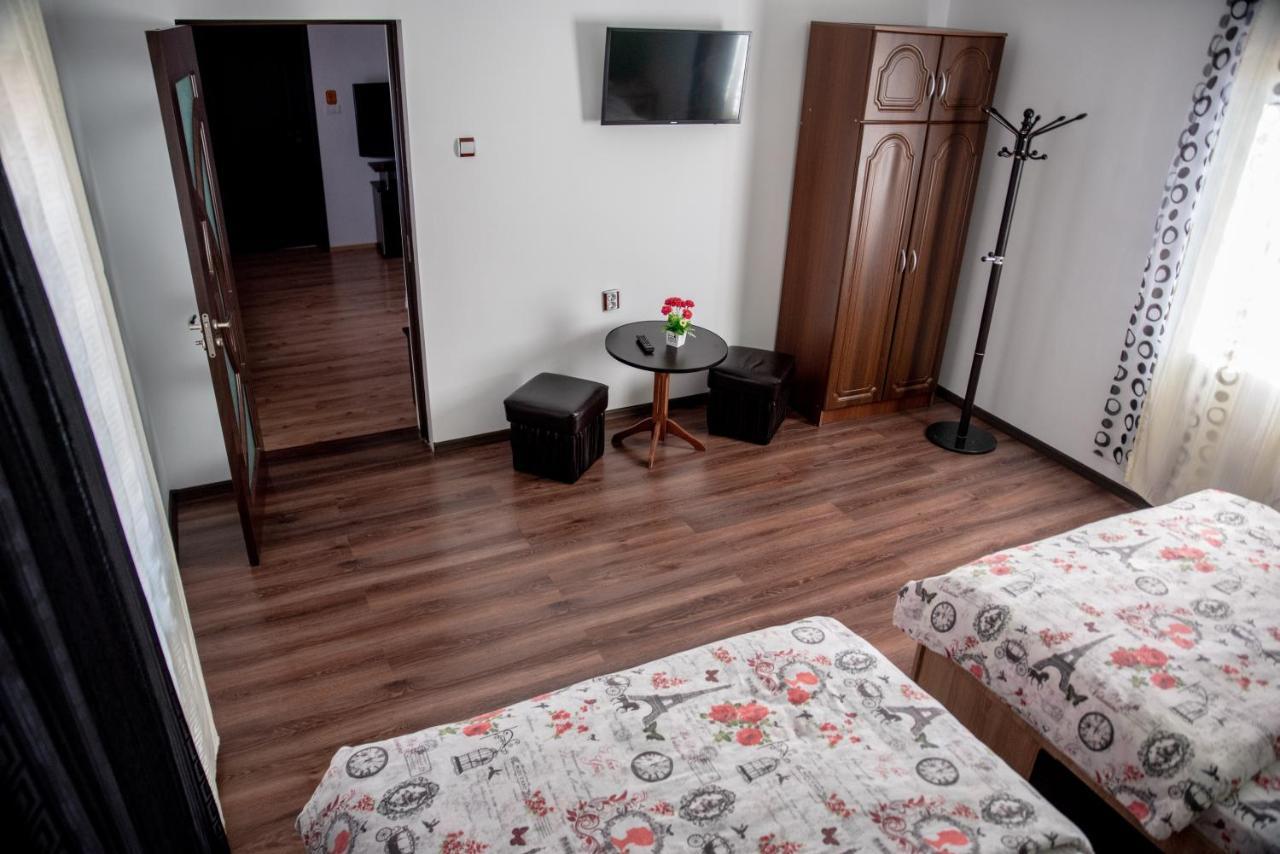 Готель Casa Robi Pestisani Екстер'єр фото