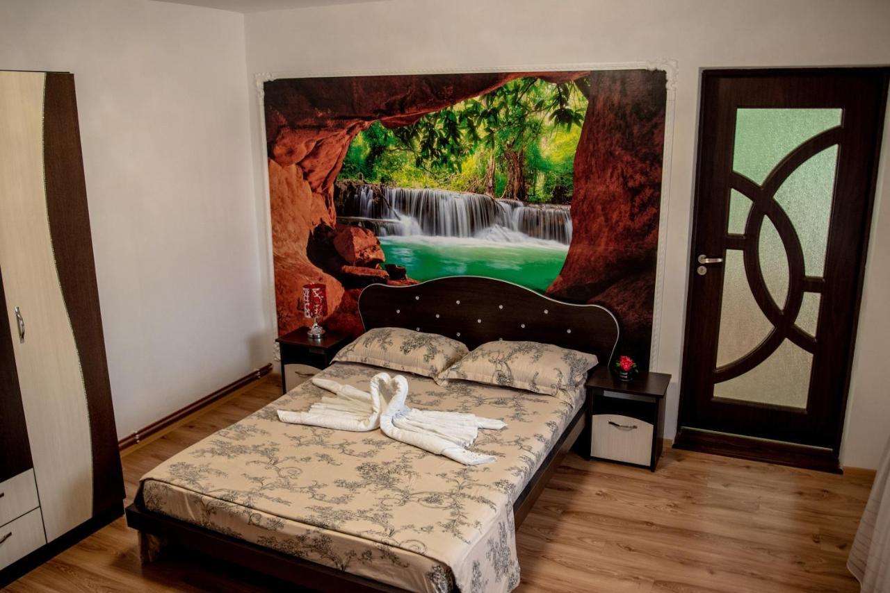 Готель Casa Robi Pestisani Екстер'єр фото