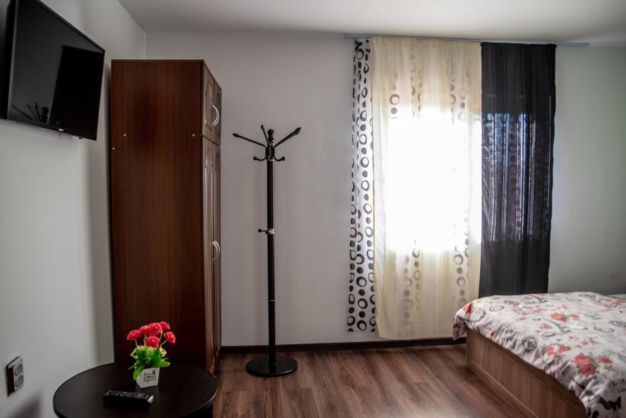 Готель Casa Robi Pestisani Екстер'єр фото