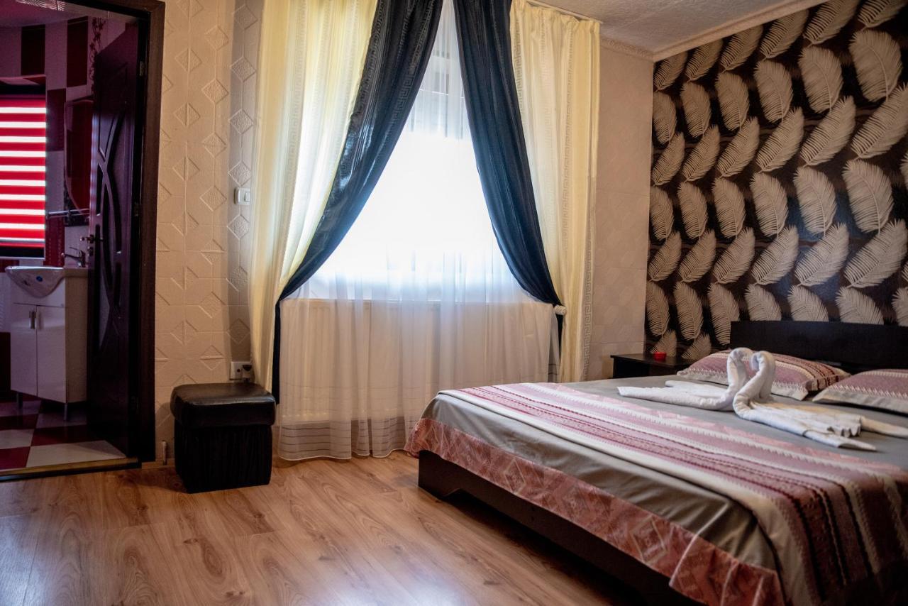 Готель Casa Robi Pestisani Екстер'єр фото