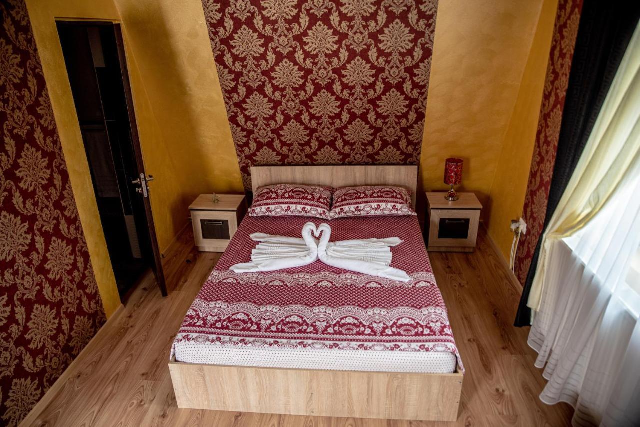 Готель Casa Robi Pestisani Екстер'єр фото